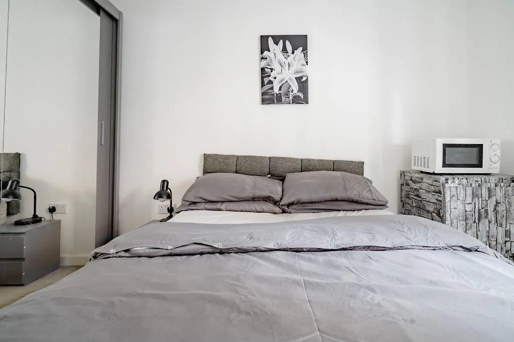 ホームステイ Charming Room In The Heart Of ロンドン